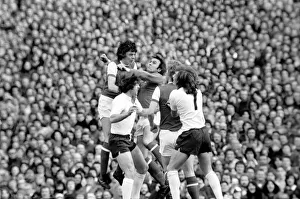 Images Dated 11th April 1977: Football: Arsenal (1) vs. Tottenham Hotspur (0). April 1977 77-02053-051