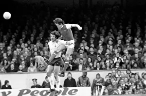 Images Dated 11th April 1977: Football: Arsenal (1) vs. Tottenham Hotspur (0). April 1977 77-02053-029
