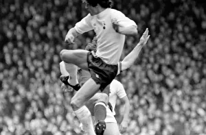Images Dated 11th April 1977: Football: Arsenal (1) vs. Tottenham Hotspur (0). April 1977 77-02053-001
