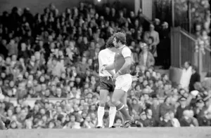 Images Dated 11th April 1977: Football: Arsenal (1) vs. Tottenham Hotspur (0). April 1977 77-02053-017