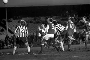 Images Dated 18th March 1975: Football: Arsenal (4) vs. Newcastle United (0). March 1975 75-01516-073