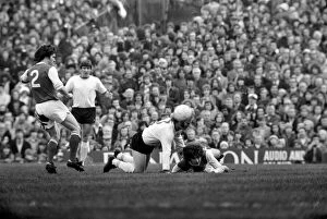 Images Dated 1st February 1975: Football: Arsenal F.C. (2) vs. Liverpool F.C. (0). February 1975 75-00618-024