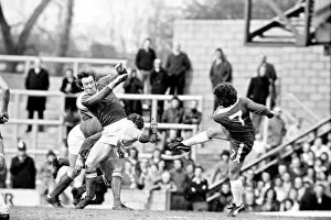 Football: Chelsea vs. Nottingham Forest. Peter Withe and Ray Wilkins (8)