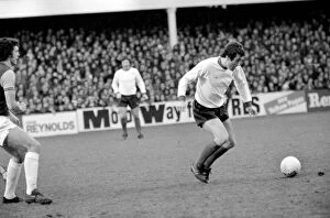 Images Dated 3rd January 1976: Football: F.A. Cup: West Ham F.C. (0) vs. Liverpool F.C. (2). January 1976 76-00045-012