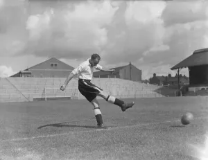 Football Fulham training August 1950 Reg Lowe 025686/3 Football Fulham training August 1950 Reg Lowe 025686/3