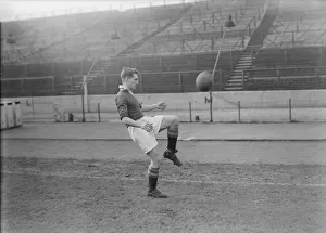 Football Roy Bentley of Chelsea, seen here training. 1/1/1951 B316/7 Football Roy Bentley of Chelsea, seen here training. 1/1/1951 B316/7