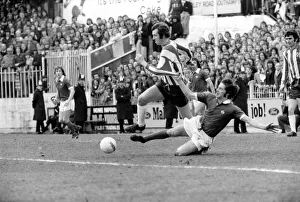 Football: Southampton vs. Manchester United. February 1975 75-00765-034 Football: Southampton vs. Manchester United. February 1975 75-00765-034