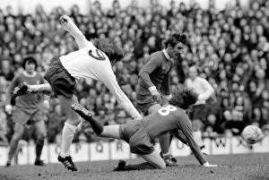 Images Dated 22nd March 1975: Football: Tottenham Hotspur F. C. vs. Liverpool F. C. March 1975 75-01598-034