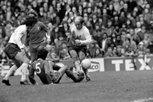 Images Dated 22nd March 1975: Football: Tottenham Hotspur F. C. vs. Liverpool F. C. March 1975 75-01598-040