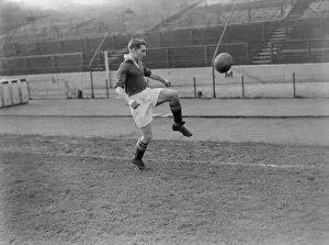 Footballl Roy Bentley of Chelsea, seen here training. 1/1/1951 B316/6 Footballl Roy Bentley of Chelsea, seen here training. 1/1/1951 B316/6