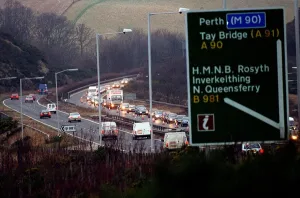 Forth Road Bridge traffic December 1997 heading south bound from the M90 towards Forth Road Bridge traffic December 1997 heading south bound from the M90 towards