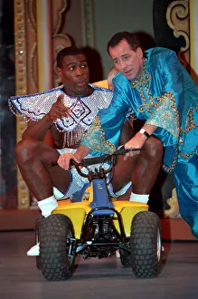 FRANK BRUNO AND MICHAEL BARRYMORE IN PANTO AT THE DOMINION THEATRE, LONDON - 16/12/1989 FRANK BRUNO AND MICHAEL BARRYMORE IN PANTO AT THE DOMINION THEATRE, LONDON - 16/12/1989
