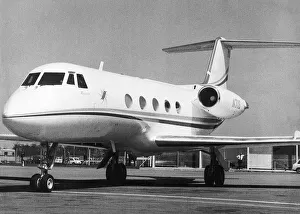 Frank Sinatra Actor and Singer arriving at Gatwick Airport in his personal Gulfstream jet Frank Sinatra Actor and Singer arriving at Gatwick Airport in his personal Gulfstream jet