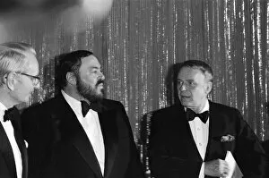 Images Dated 24th January 1982: Frank Sinatra and Luciano Pavarotti, benefit for Memorial Sloan-Kettering Cancer Center