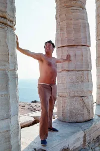 Images Dated 1st August 1970: Frankie Howerd on holiday - August 1970 Dbase MSI