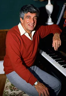 Frankie Vaughan sitting at piano December 1985 Frankie Vaughan sitting at piano December 1985
