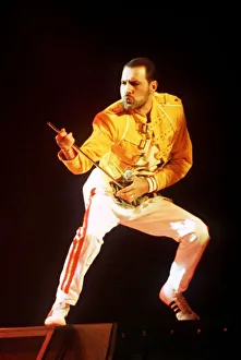 Freddie Mercury on stage with Queen pop group dbase msi 1990s Freddie Mercury on stage with Queen pop group dbase msi 1990s