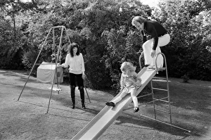 Freddie Starr at home with his wife Sandy and daughter Donna. 29th September 1978 Freddie Starr at home with his wife Sandy and daughter Donna. 29th September 1978