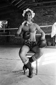 Freddie Starr is in training for a verbal punch-up with world heavyweight champion Freddie Starr is in training for a verbal punch-up with world heavyweight champion