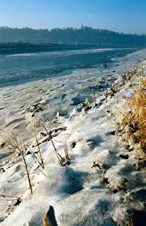 01228 Gallery: The frozen River Tyne at Newburn, North Tyneside. January 1991