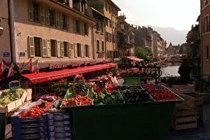 Images Dated 25th August 1998: Fruit and Vegetables in the street market overlooking the River running through the town