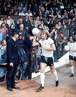 Fulhams Rodney Marshleads walks out with teammate George Best for the League Division One Fulhams Rodney Marshleads walks out with teammate George Best for the League Division One