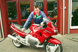 Images Dated 15th February 1993: Gary Jordinson of Tillsons motor cycle shop, Stockton, with the Yamaha GTS 1000