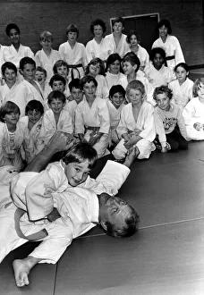 Images Dated 17th October 1982: Gateshead youngsters fell for judo ace Brian Jacks in a big way