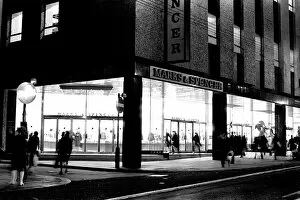 Images Dated 8th December 1970: General pictures of Newcastle City Centre at night 8 December 1970 - Marks & Spencer