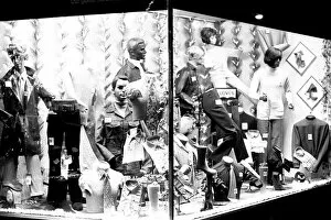 Images Dated 8th December 1970: General pictures of Newcastle City Centre at night 8 December 1970 - Mannequins in a shop