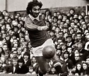 Images Dated 29th August 1971: George Best Football Player - August 1971 in action for Manchester United against