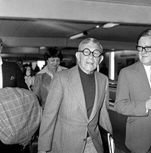 Images Dated 1st May 1976: George Burns, U. S. comedian. May 1976