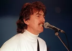 Images Dated 5th April 1992: George Harrison rehearsing at Shepperton Studios for his London Concert April 1992