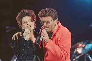 Images Dated 20th April 1992: George Michael and Lisa Stansfield perform These Are The Days of Our Lives at The Freddie