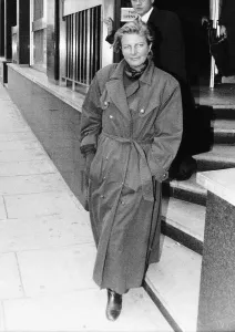 Images Dated 13th April 1991: Georgina Bronfman wife of the Worlds richest Brewer leaves Court after Lorenzo Ricciardi