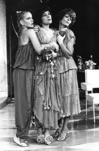 GEORGINA HALE, ESTELLE KOHLER AND JANET SUZMAN IN THEATRE PRODUCTION BOO HOO - 27/07/1978 GEORGINA HALE, ESTELLE KOHLER AND JANET SUZMAN IN THEATRE PRODUCTION BOO HOO - 27/07/1978