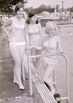 Fashion Clothing Gallery: Girls in bikinis enjoying the hot summer at Ryton open-air swimming pool, Coventry