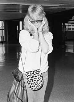 Images Dated 1st June 1981: Goldie Hawn, American actress arrives at London Heathrow Airport