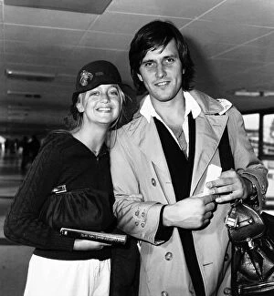 Images Dated 23rd November 1974: Goldie Hawn, American actress and boyfriend Bruno Wintzell, at London Heathrow Airport