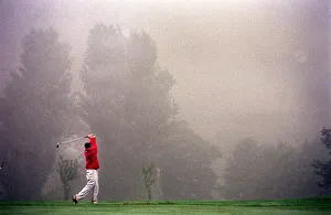 Golfers at the prestofield golf course september 1998 Fog mist haar Golfers at the prestofield golf course september 1998 Fog mist haar