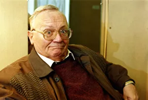 Images Dated 4th May 1991: Former Goon Sir Harry Secombe pictured in a dressing room at Sunderland Empire