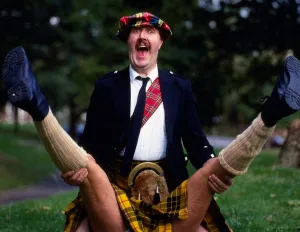 Gorden Kaye wearing kilt and tartan hat September 1986 Gorden Kaye wearing kilt and tartan hat September 1986