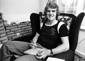 Images Dated 10th August 1976: Gordon Smith (born 3 July 1954), was a professional footballer who played as a defender