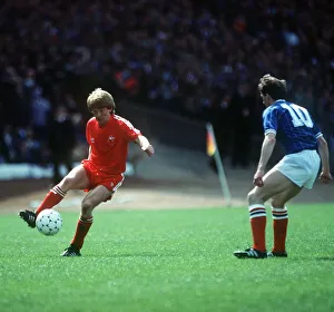 Gordon Strachan in action for Aberdeen against Rangers during the 1983 Scottish Cup Gordon Strachan in action for Aberdeen against Rangers during the 1983 Scottish Cup