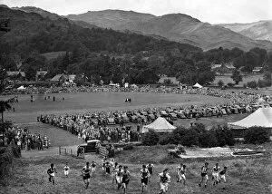 Images Dated 8th October 2007: Grasmere Sportsand Show 1951. The Juvenile Guides race, the runners have just left