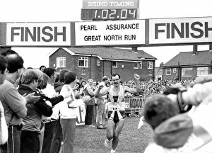 Images Dated 21st June 1987: Great North Run, 21 June, 1987 - The winner of the mens race Australian Rob de Castella