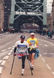 Images Dated 4th October 1998: The Great North Run 4 October 1998 - Brian Cleaver coming over the Tyne Bridge
