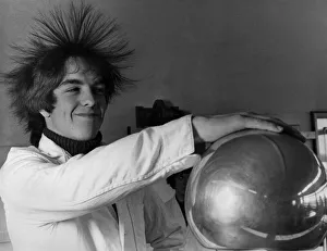 Images Dated 28th April 1970: That Hair-raising feeling. April 1970 P018768