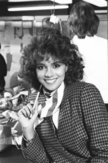 Images Dated 1st November 1986: Halle Berry Miss USA at the Daily Express, Fleet Street, London - November 1986