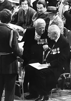 Images Dated 1st April 1982: Harold MacMillan former Prime Minister talks to Edward Ted Heath former Prime Minister at